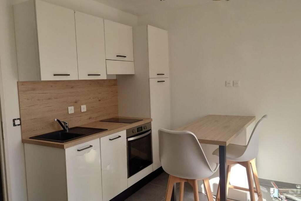 Appartement De La Tour Connaux Exteriér fotografie